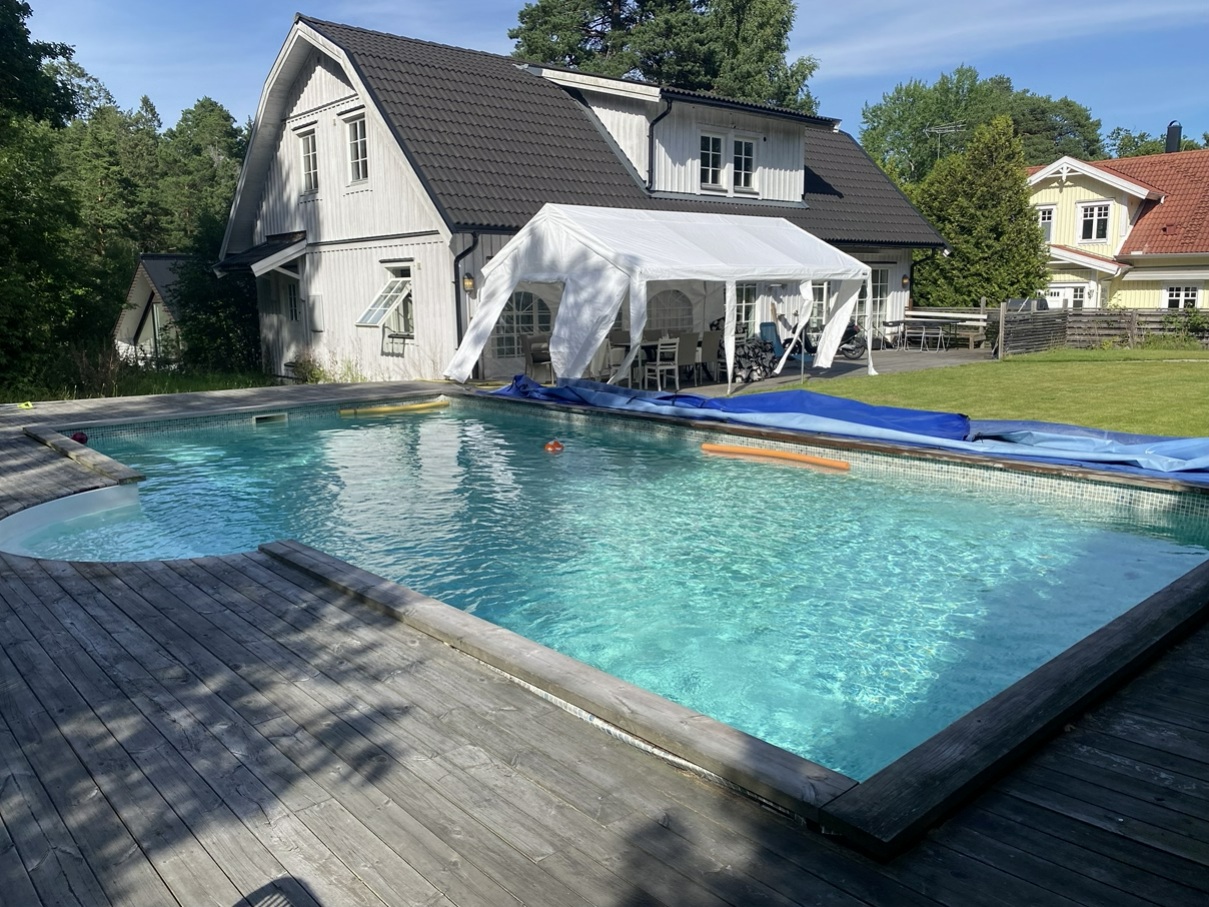 Poolomradet vid huset